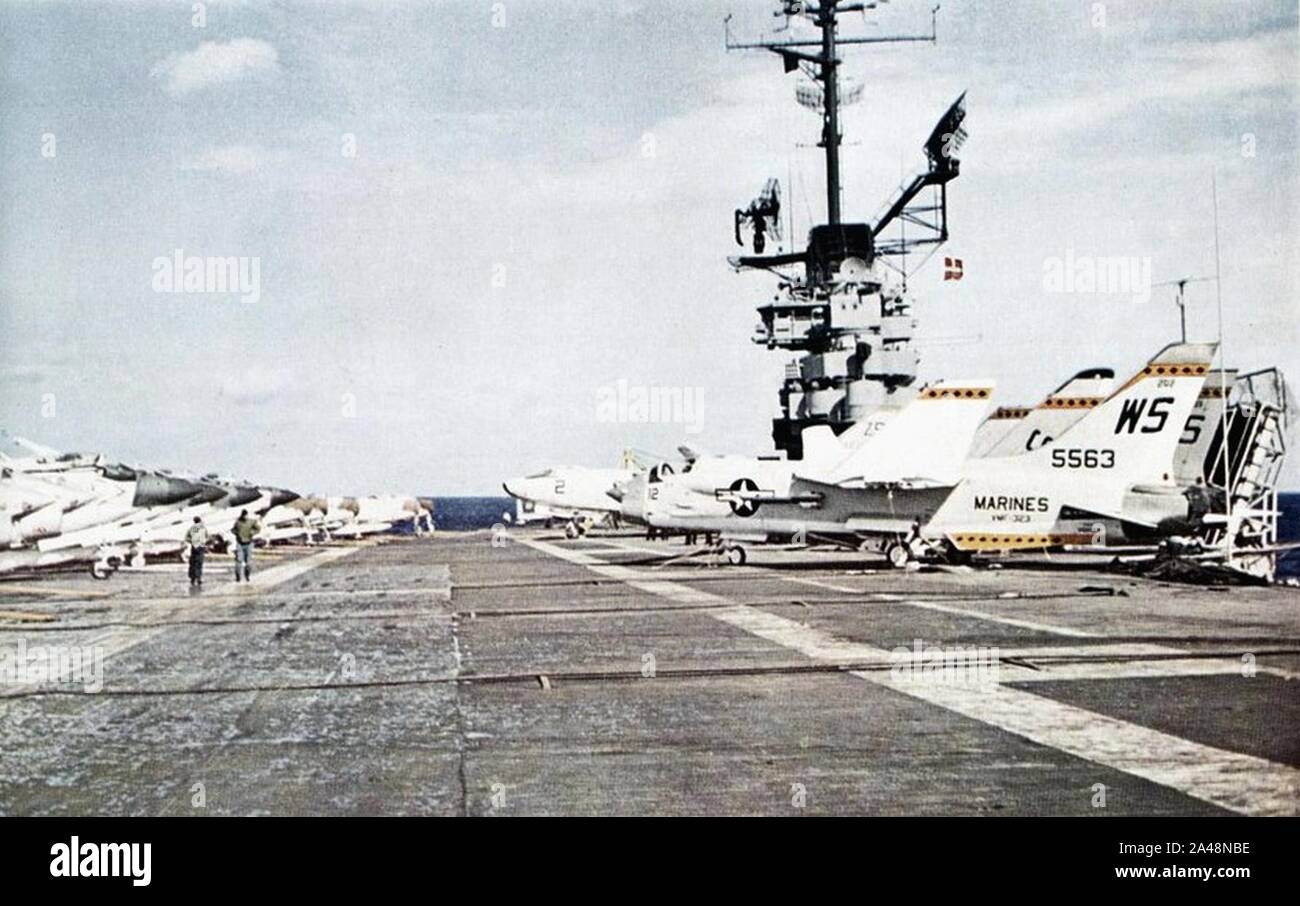 Flight Deck Of USS Lexington CVA 16 C1962 Stock Photo Alamy