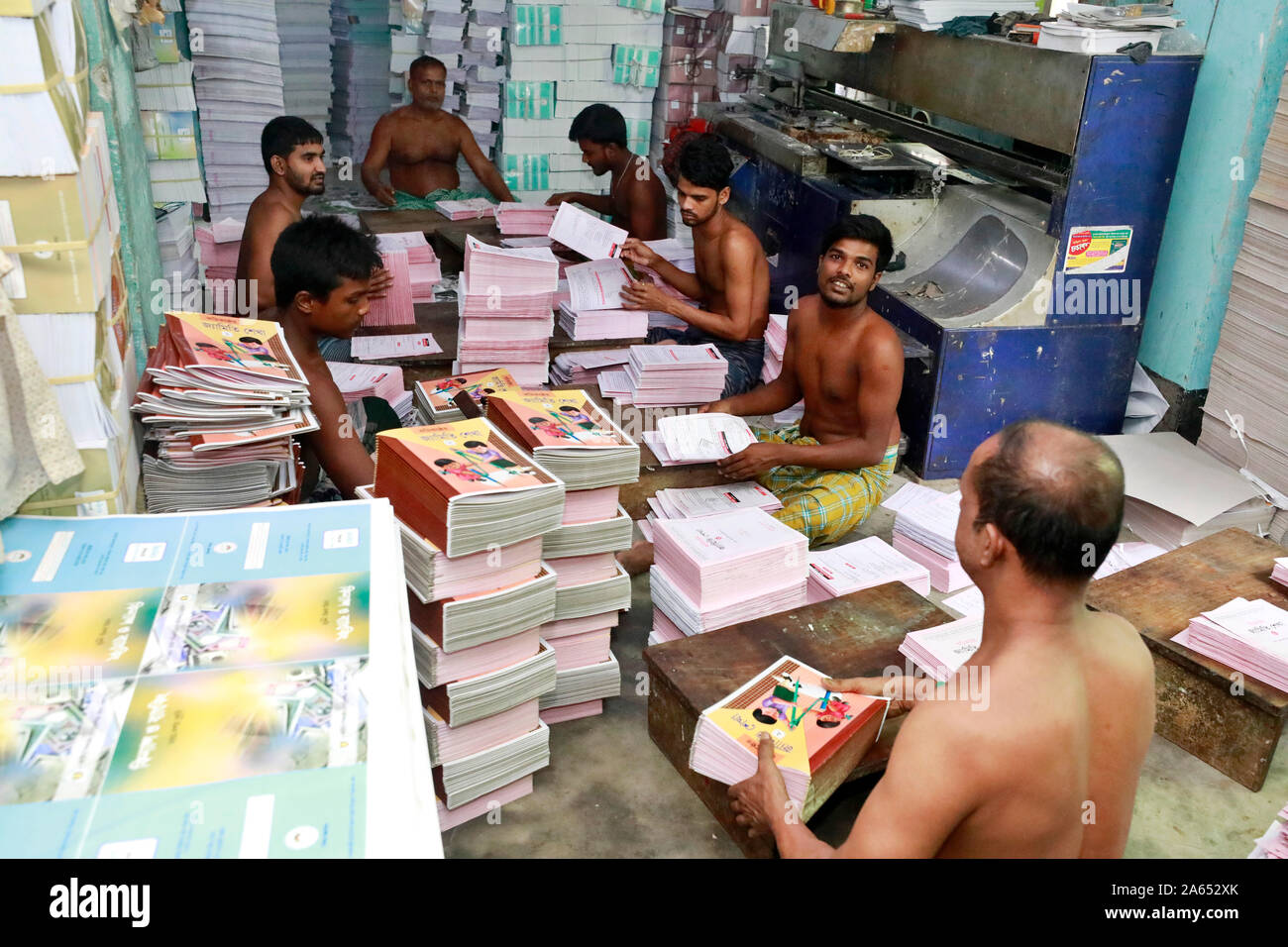 Dhaka Bangladesh October Bangladeshi Book Binding Worker