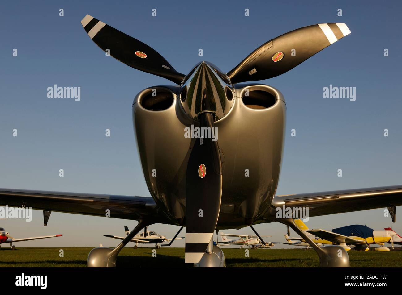 Propeller Of Cirrus Sr With Piper Pa Cherokees And Cessna S