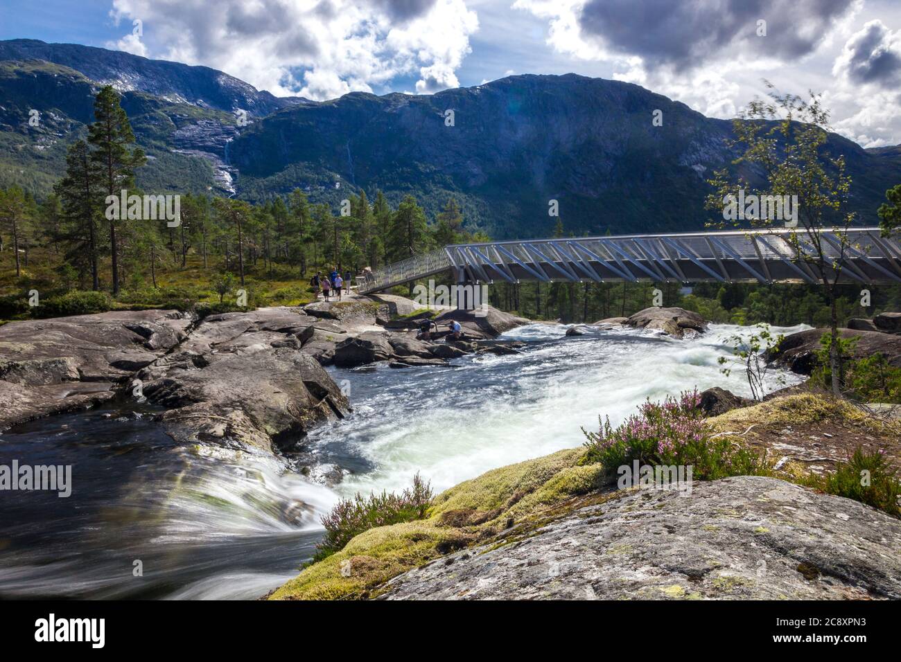 Most Nad Wodospadem Likholefossen Przy Drodze Gaularfjellet W Norwegii