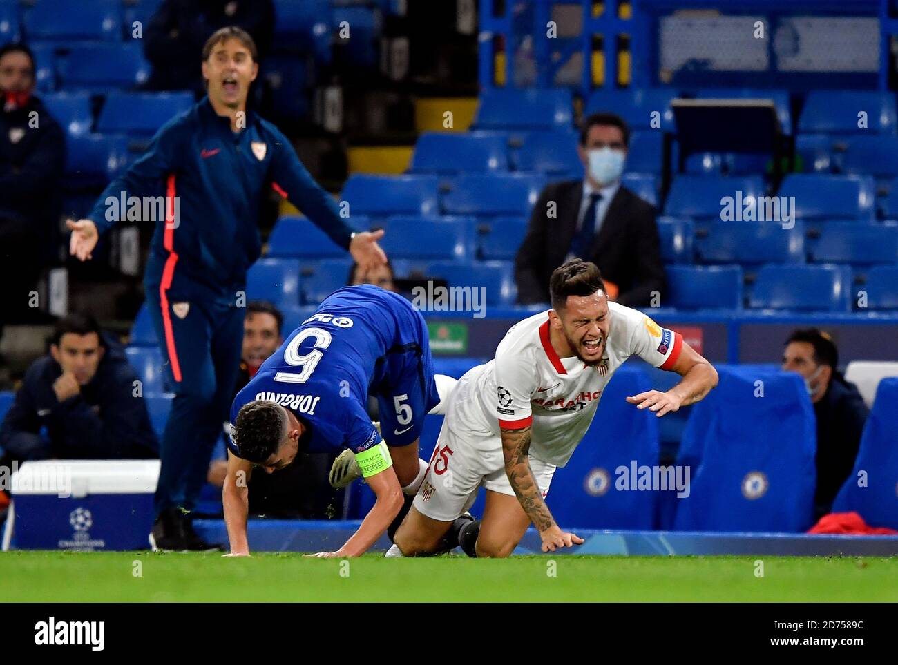 Chelsea S Jorginho Fouls Sevilla S Lucas Ocampos During The UEFA