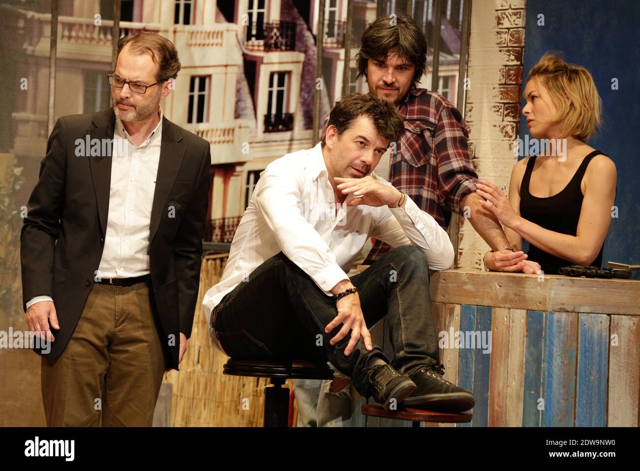 A Gauche En Sortant De L Ascenseur Plaza