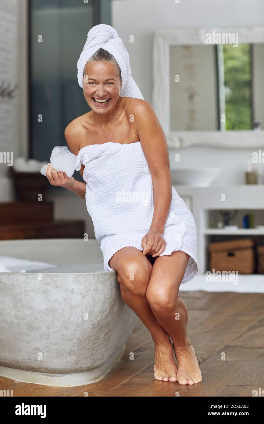 Mature Woman Towel Bathroom Hi Res Stock Photography And Images Alamy