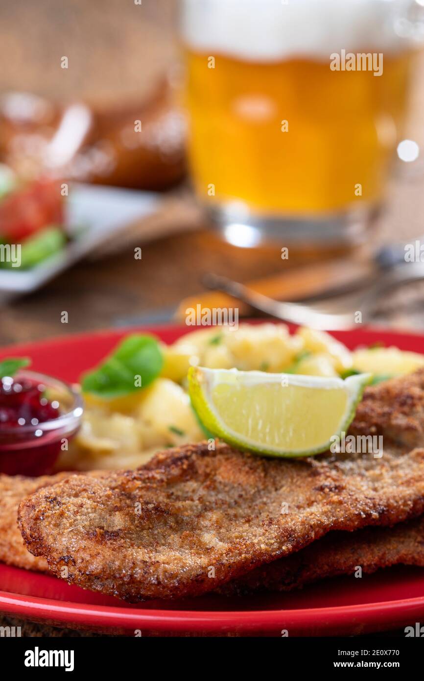 Wiener Schnitzel Auf Dem Teller Hi Res Stock Photography And Images Alamy