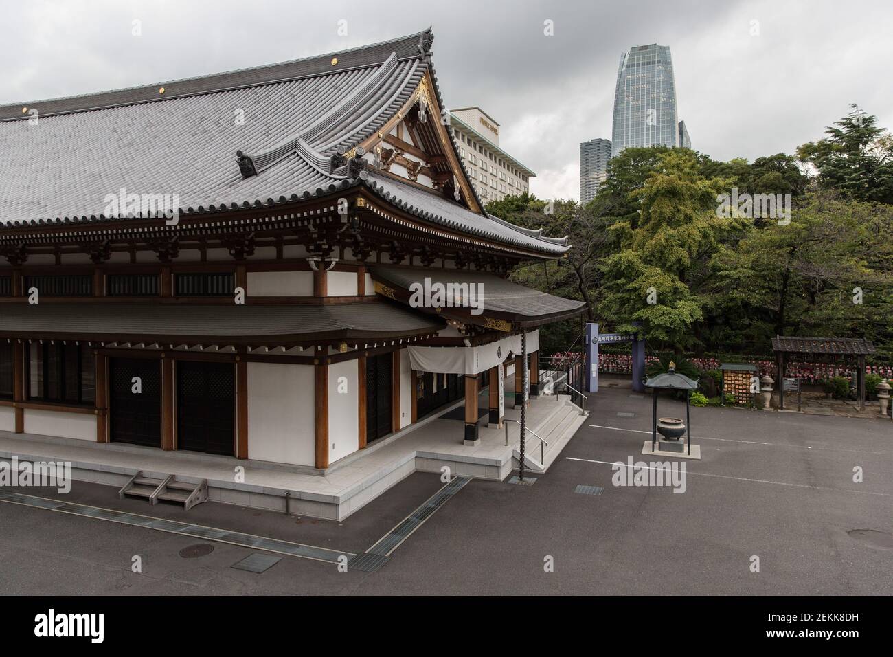 View Of The Zojoji Temple In Shibakoen Minato Ku Photo By Stanislav