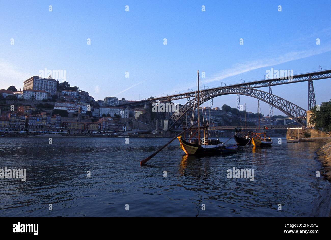 Double Deck Metal Arch Bridge That Spans The River Douro Hi Res Stock