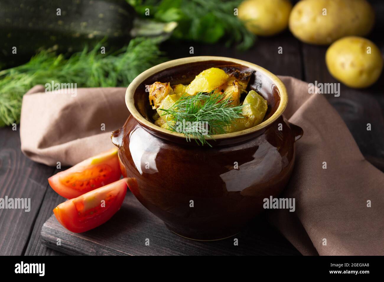 Картошка с курицей в горшочках