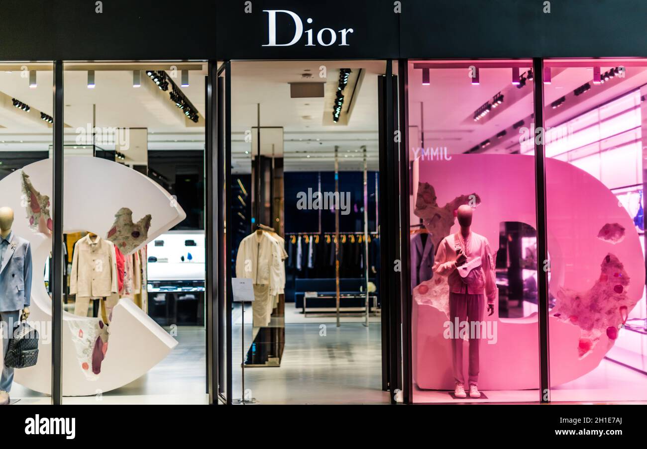 Singapore Mar Front Entrance To Dior Store In Singapore