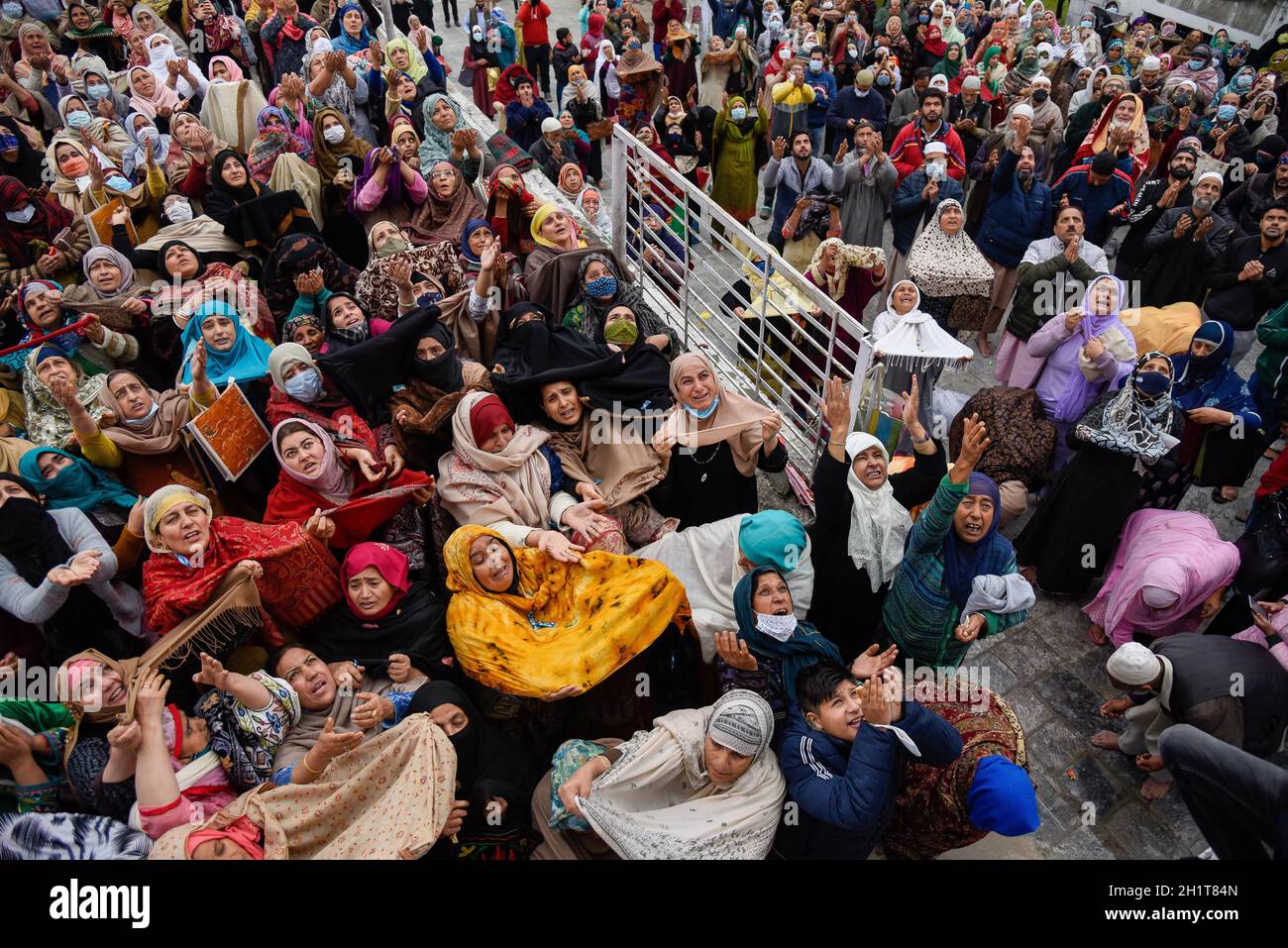 Srinagar India 19th Oct 2021 Kashmiri Muslim Devotees Raise Their