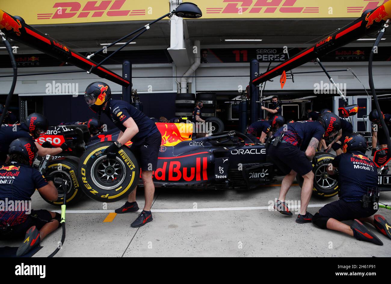 Red Bull F Mechanics Hi Res Stock Photography And Images Alamy