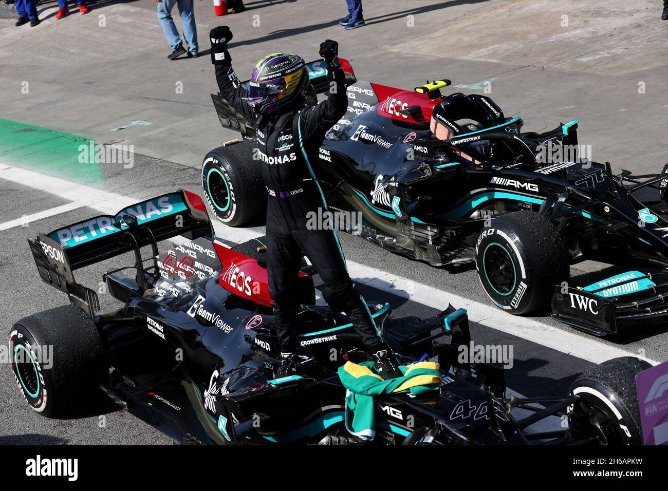 Race Winner Lewis Hamilton Gbr Mercedes Amg F W Celebrates In Parc