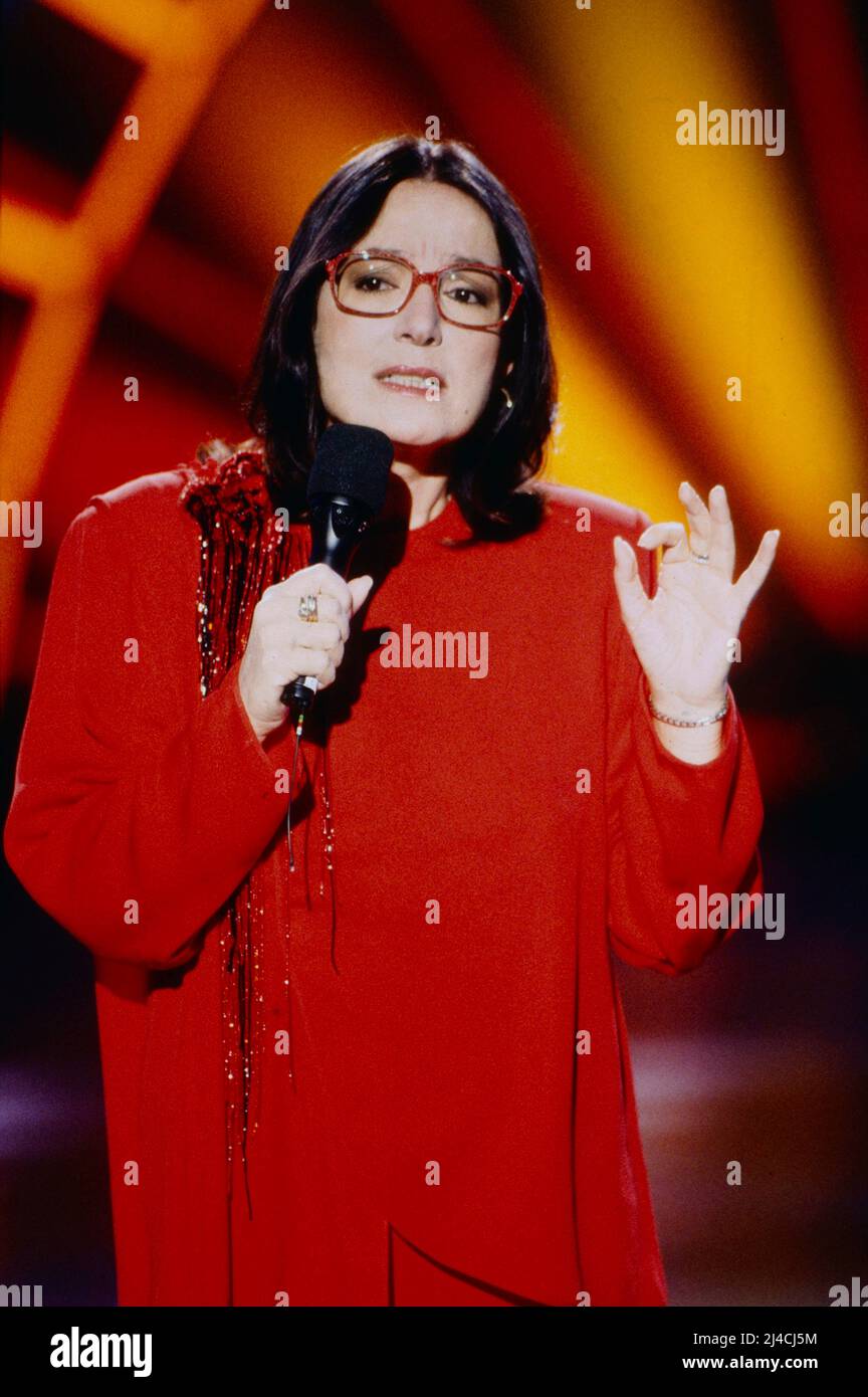 Nana Mouskouri Weltweit Erfolgreiche Griechische S Ngerin Im Bild Tv