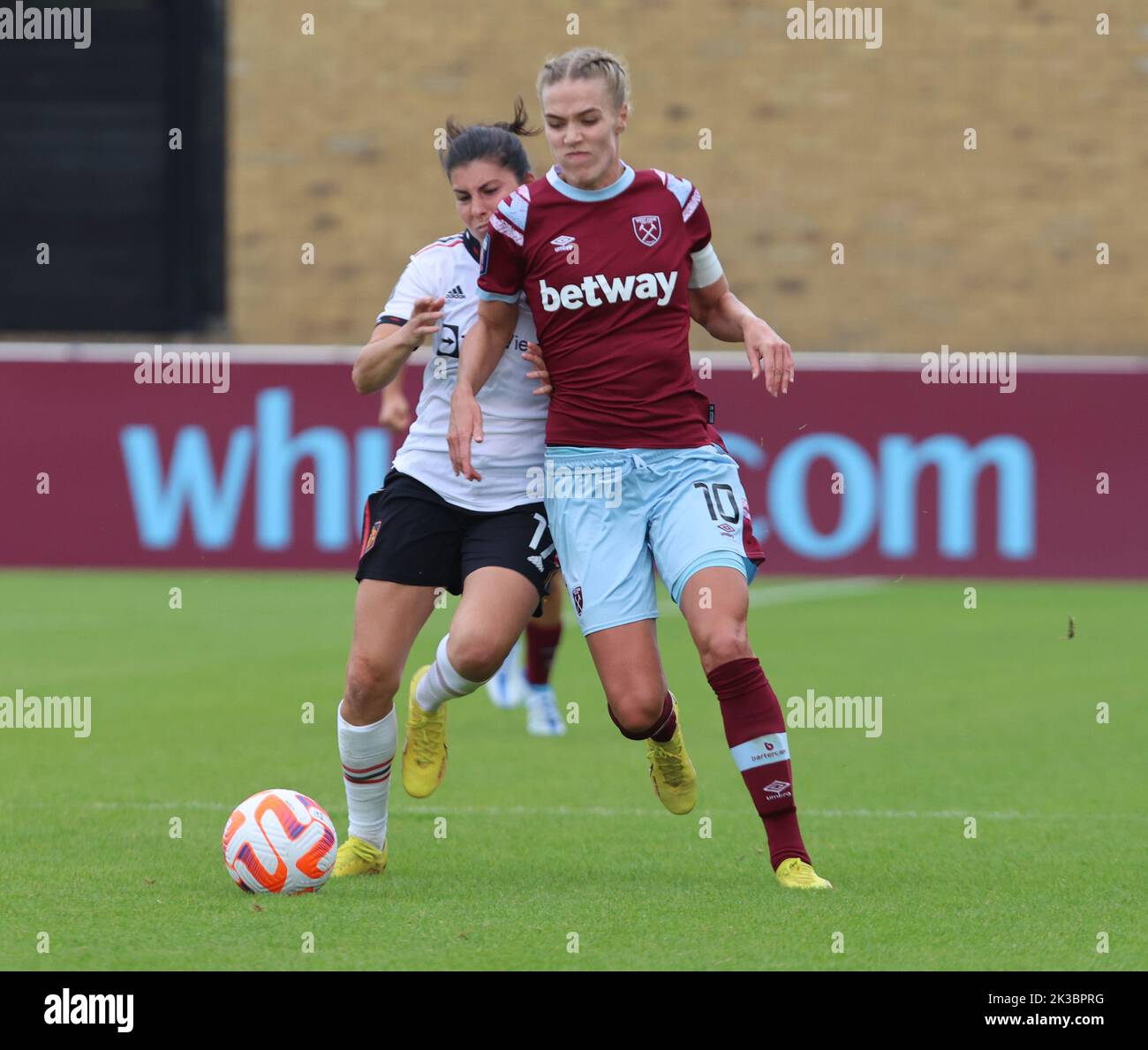 Dagny Brynjarsdottir Of West Ham Hi Res Stock Photography And Images