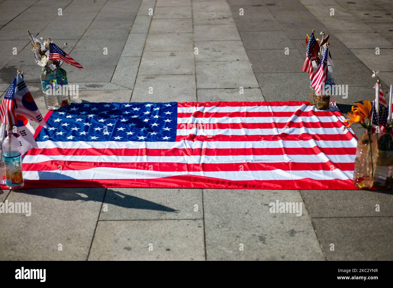 South Korean Conservatives Spread The American Flag On Gwanghwamun