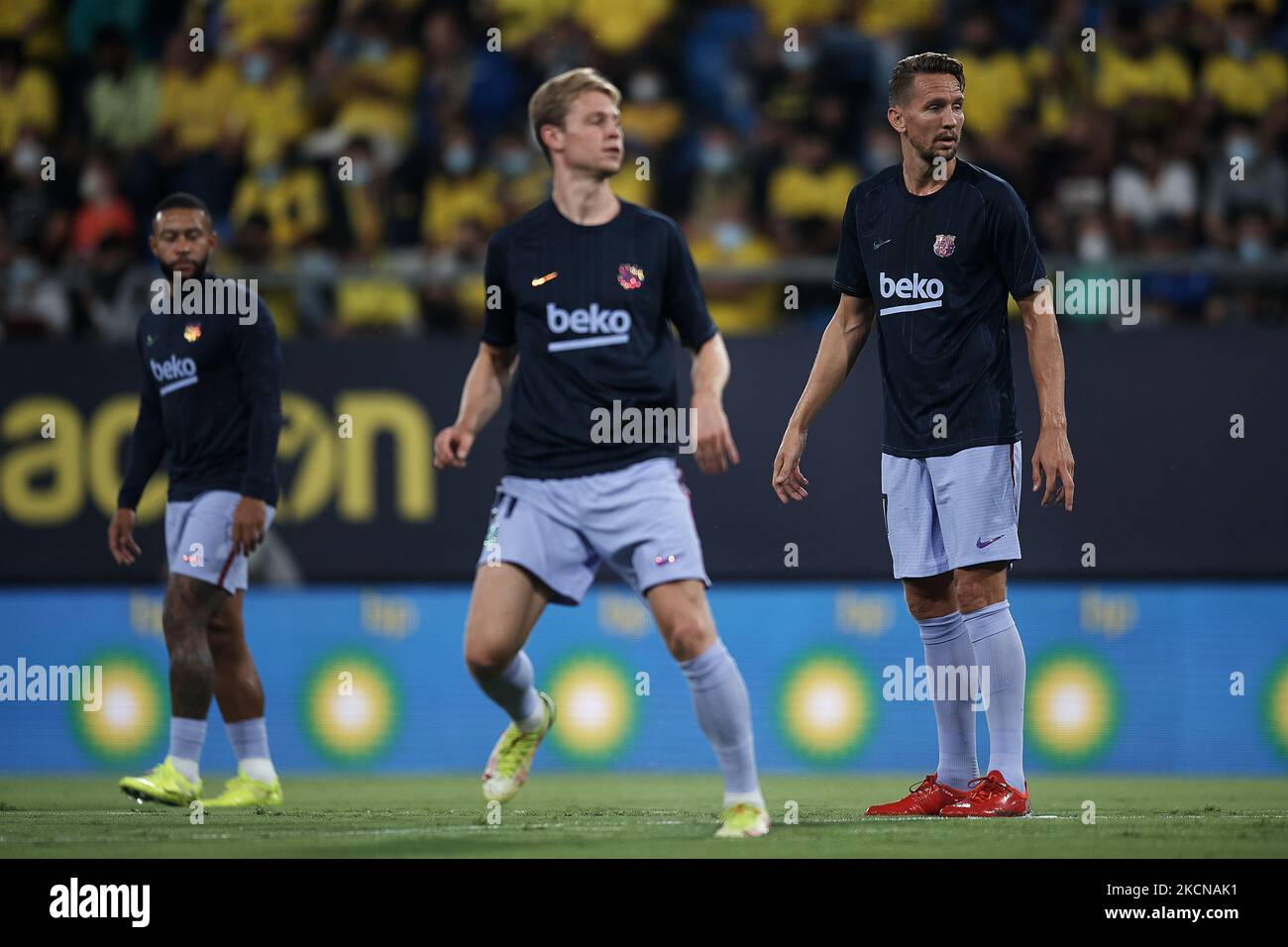 L R Memphis Depay Frenkie De Jong Luuk De Jong Of Barcelona During