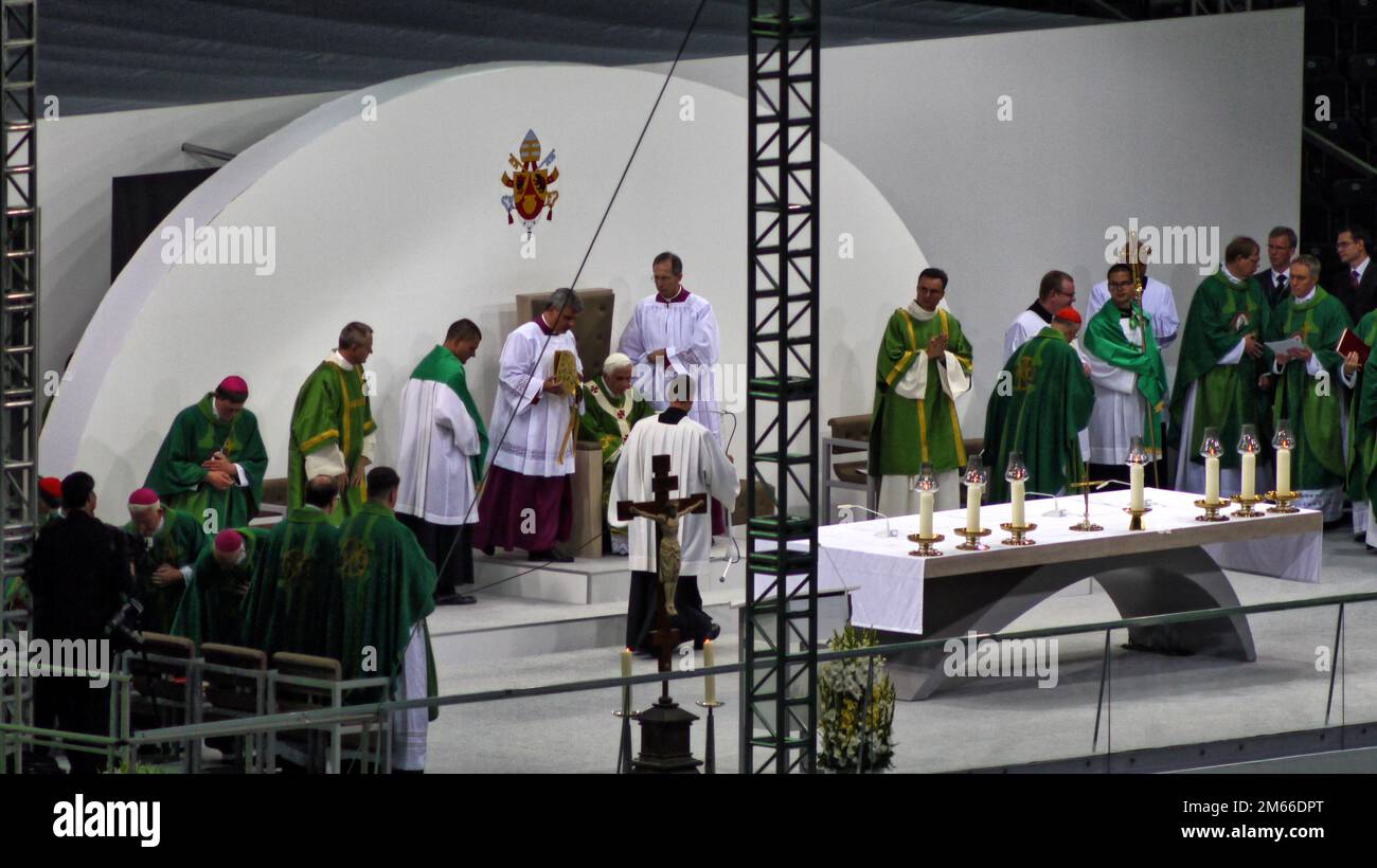 Papst Benedikt XVI Im Berliner Olympia Stadion Josef Ratzinger Stock