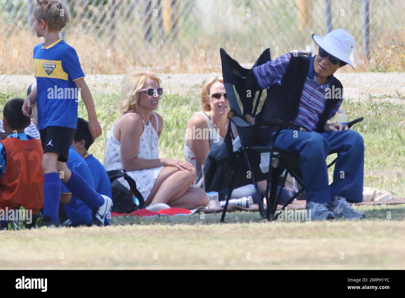 Britney Spears Attends Her Son S Soccer Game She Watches From The Hood