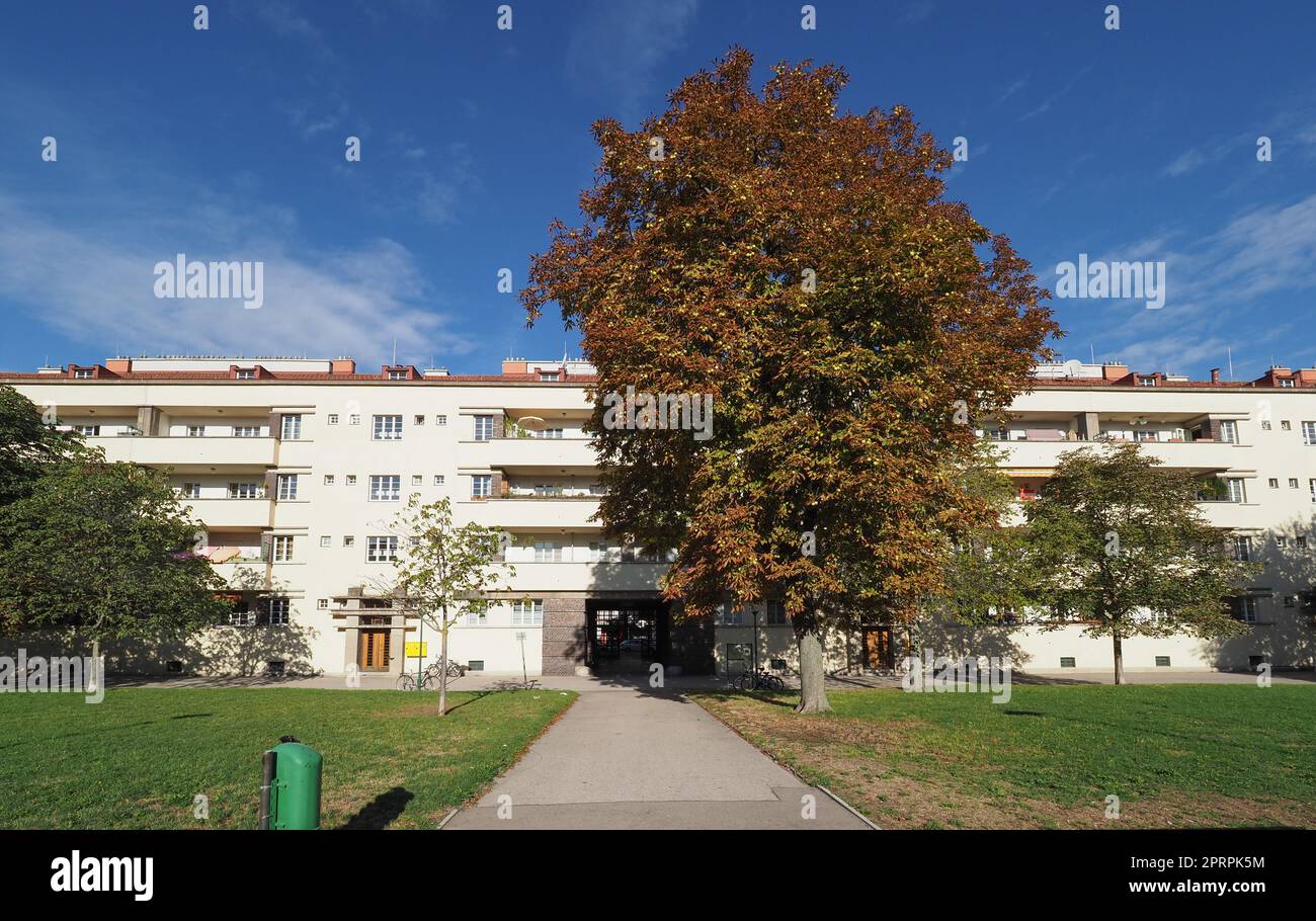 Karl Marx Hof Building In Vienna Stock Photo Alamy