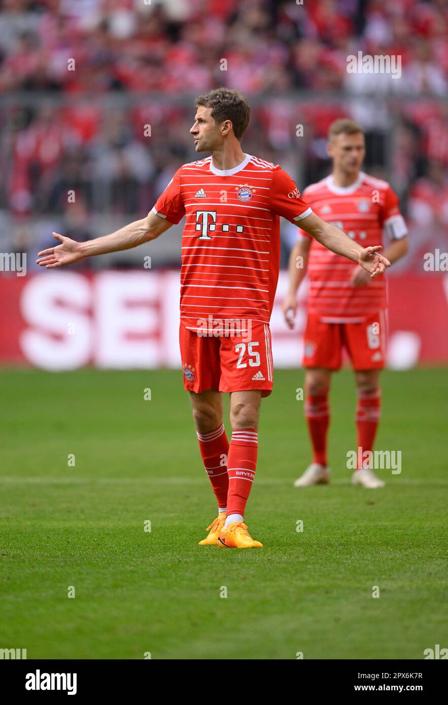 Thomas Mueller FC Bayern Muenchen FCB 25 Gesture Gestures Behind