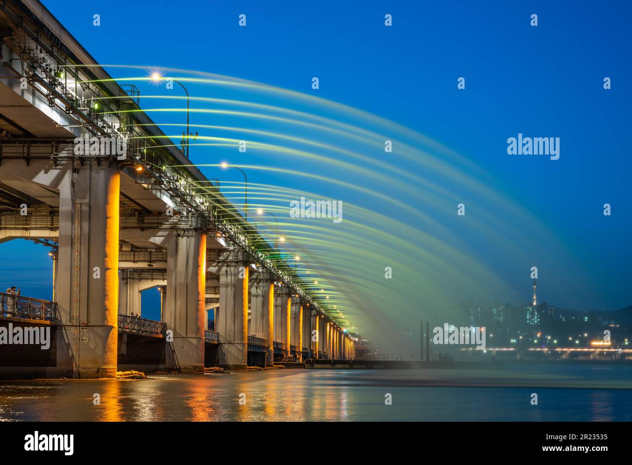 Banpo Bridge Moonlight Rainbow Fountain On Han River In Seoul Capital