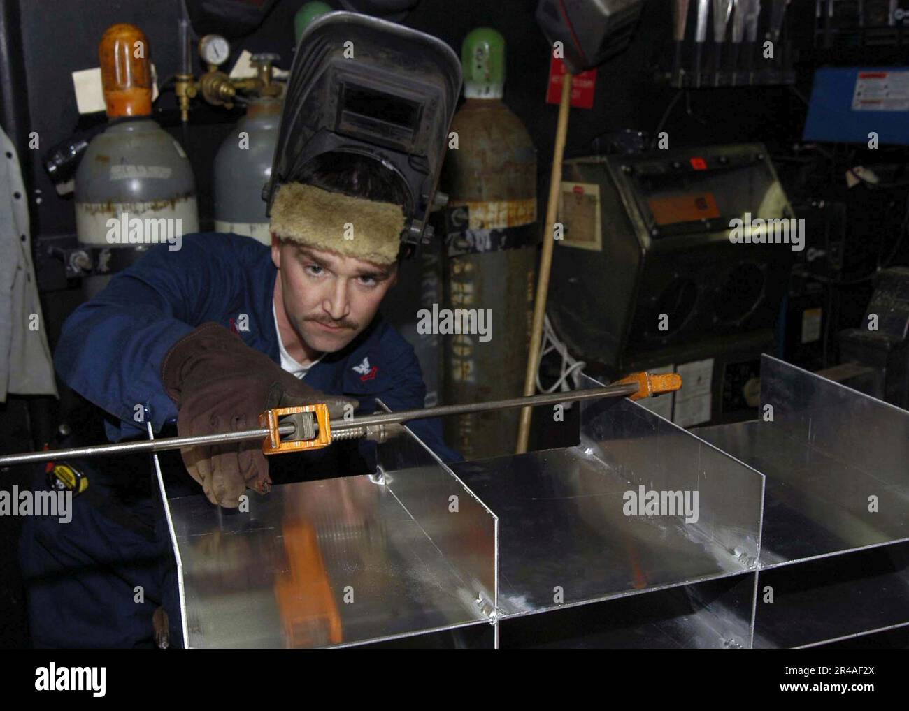 Us Navy Hull Maintenance Technician Stock Photo Alamy