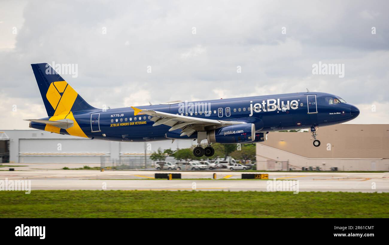 Jetblue Airplane Hi Res Stock Photography And Images Alamy