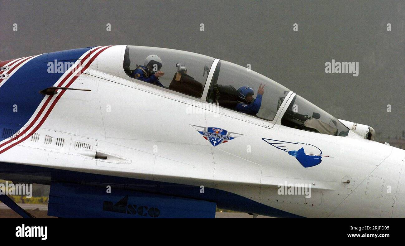 Piloten In Cockpits Hi Res Stock Photography And Images Alamy