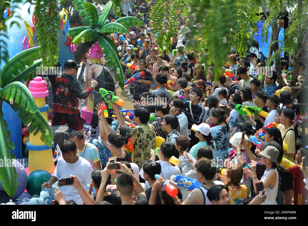 Bangkok April People Attend Water Fight To