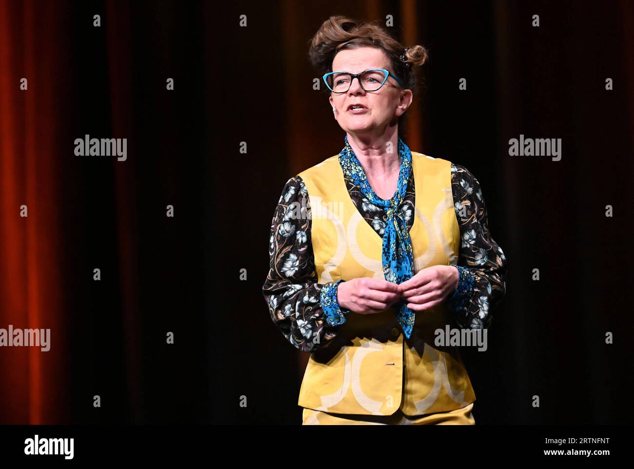 Frieda Braun Rolle Vorw Rts Am Im Ebertbad In Oberhausen