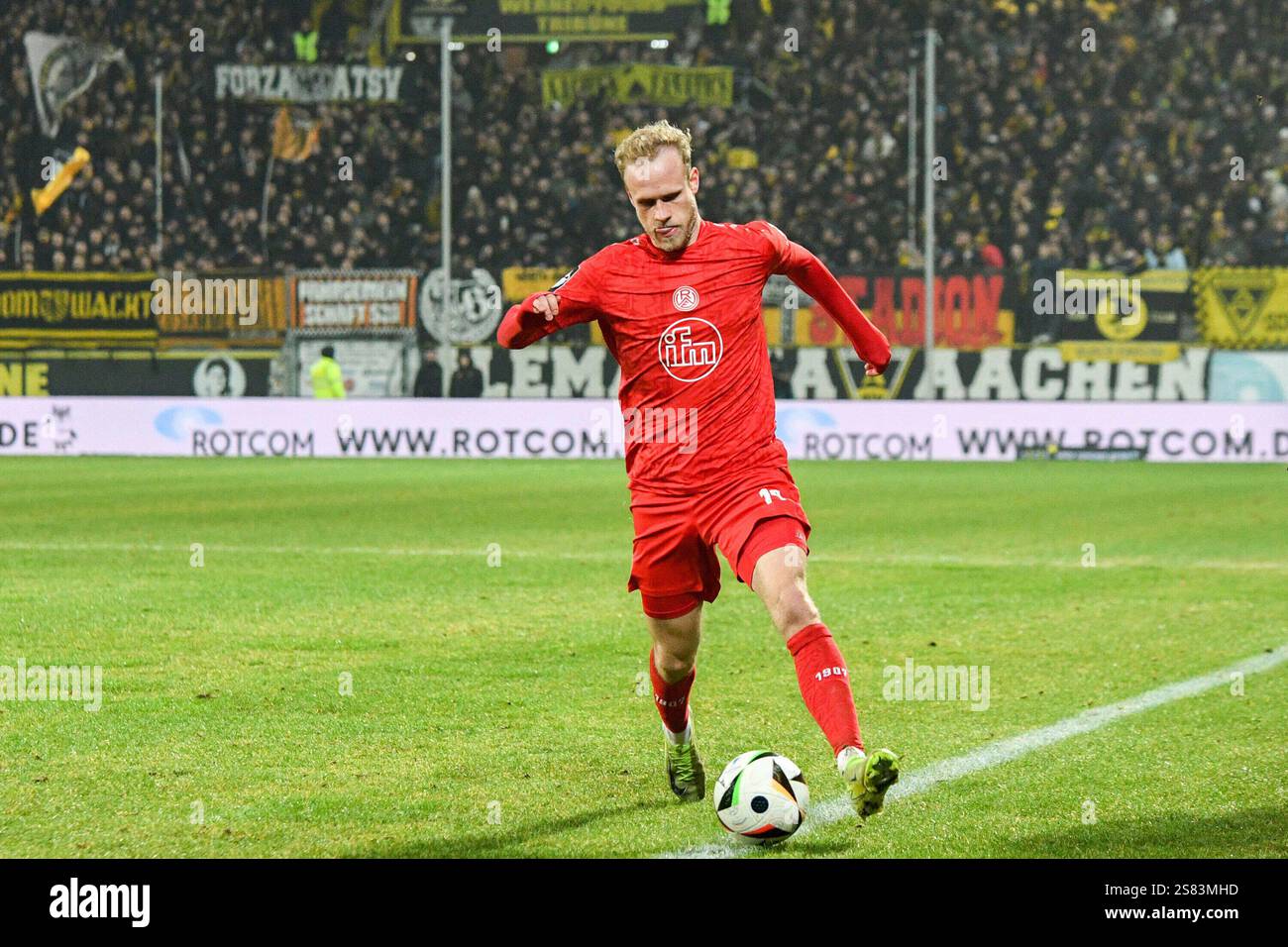 Lucas Brumme Rot Weiss Essen Am Ball Spielszene Freisteller