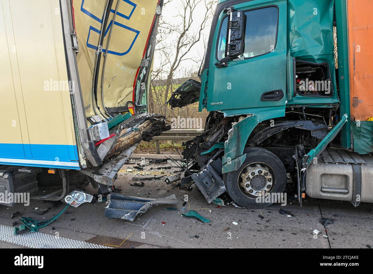 A Schkeuditz Vier Lkw Und Pkw Bei Unfall Auf Der A Involviert