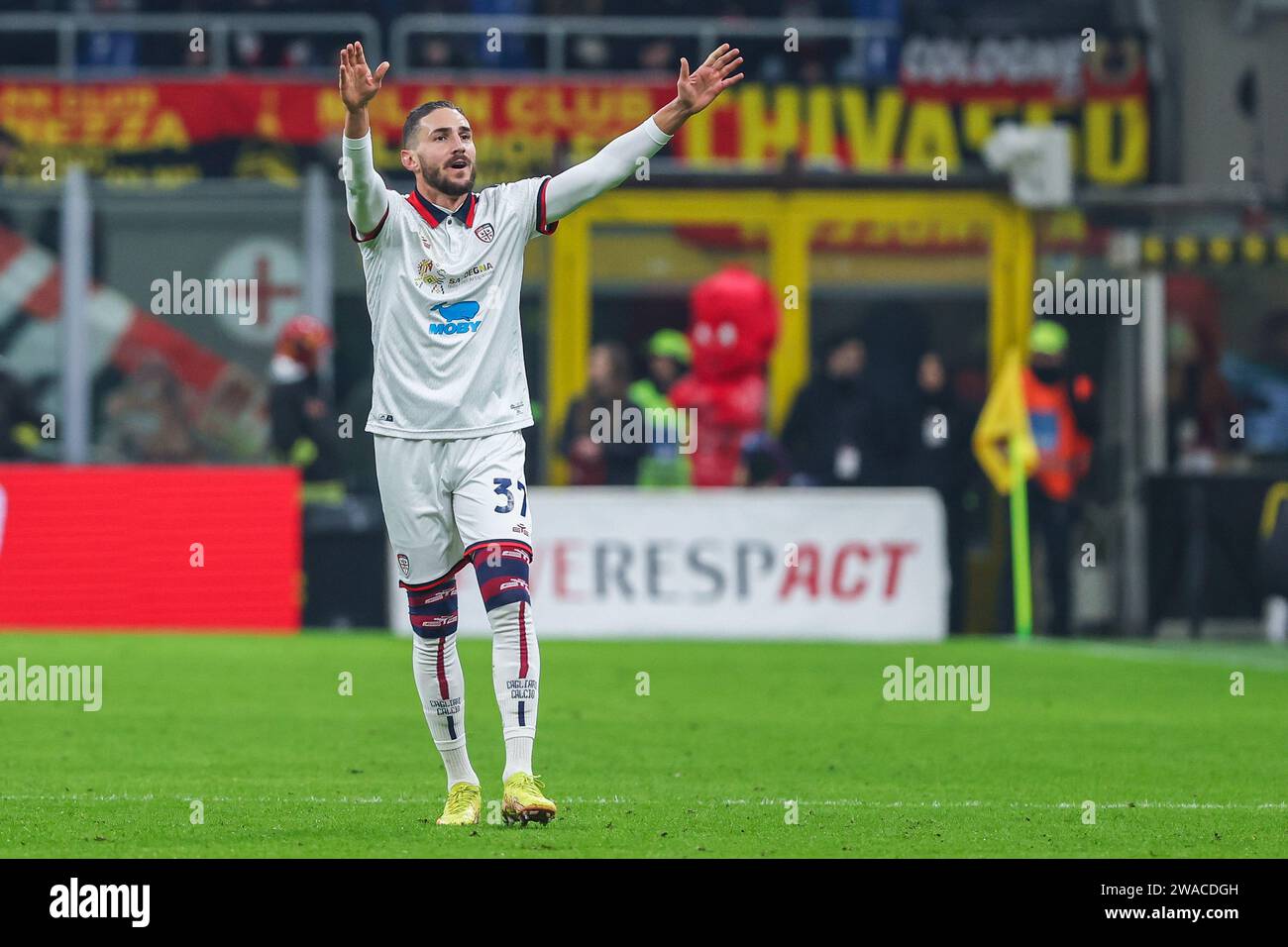 Milan Italy Nd Jan Paulo Azzi Of Cagliari Calcio Celebrates