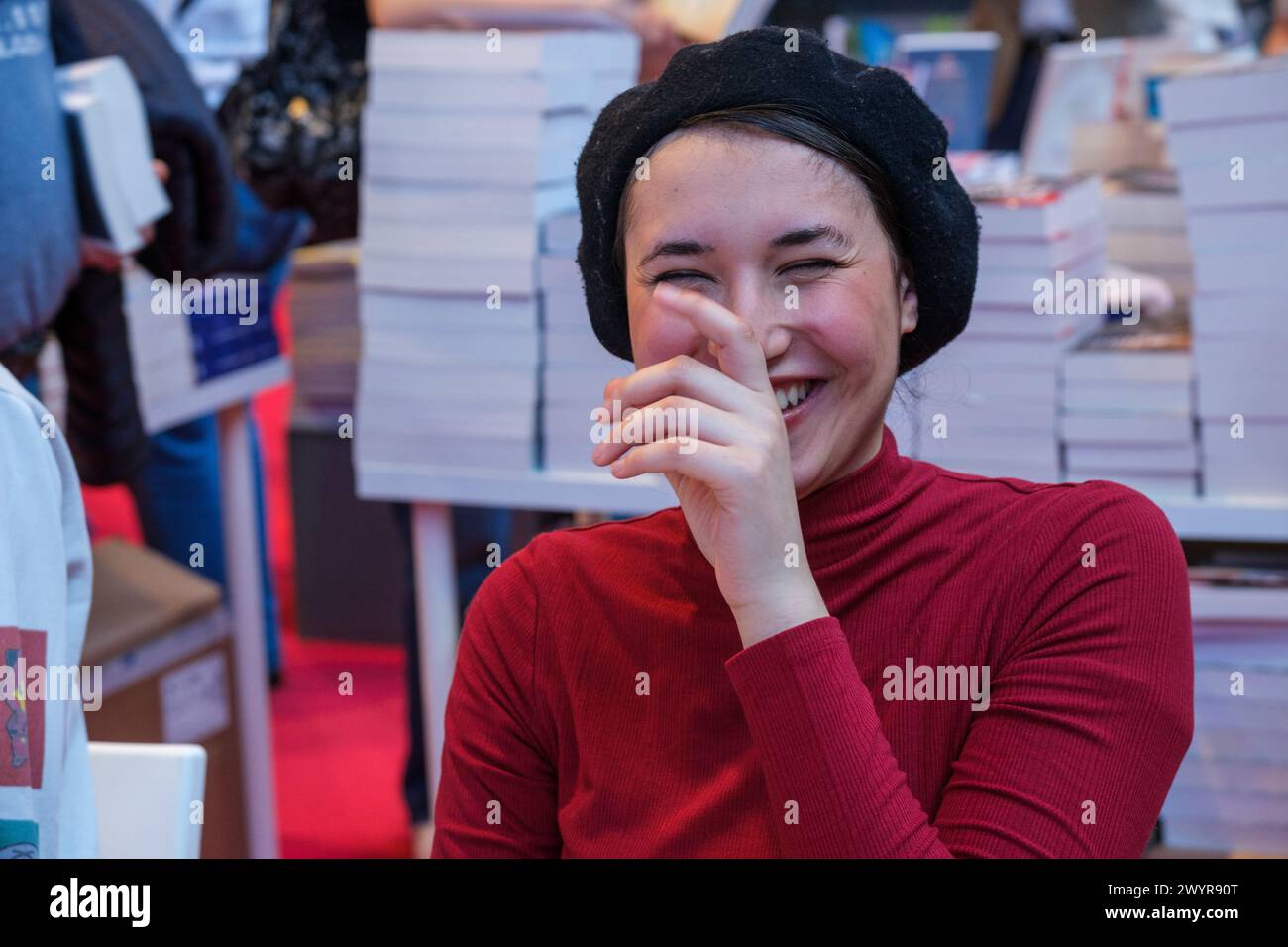 Foire Du Livre De Bruxelles Les Gens Se Pressent Autour Des Presentoirs