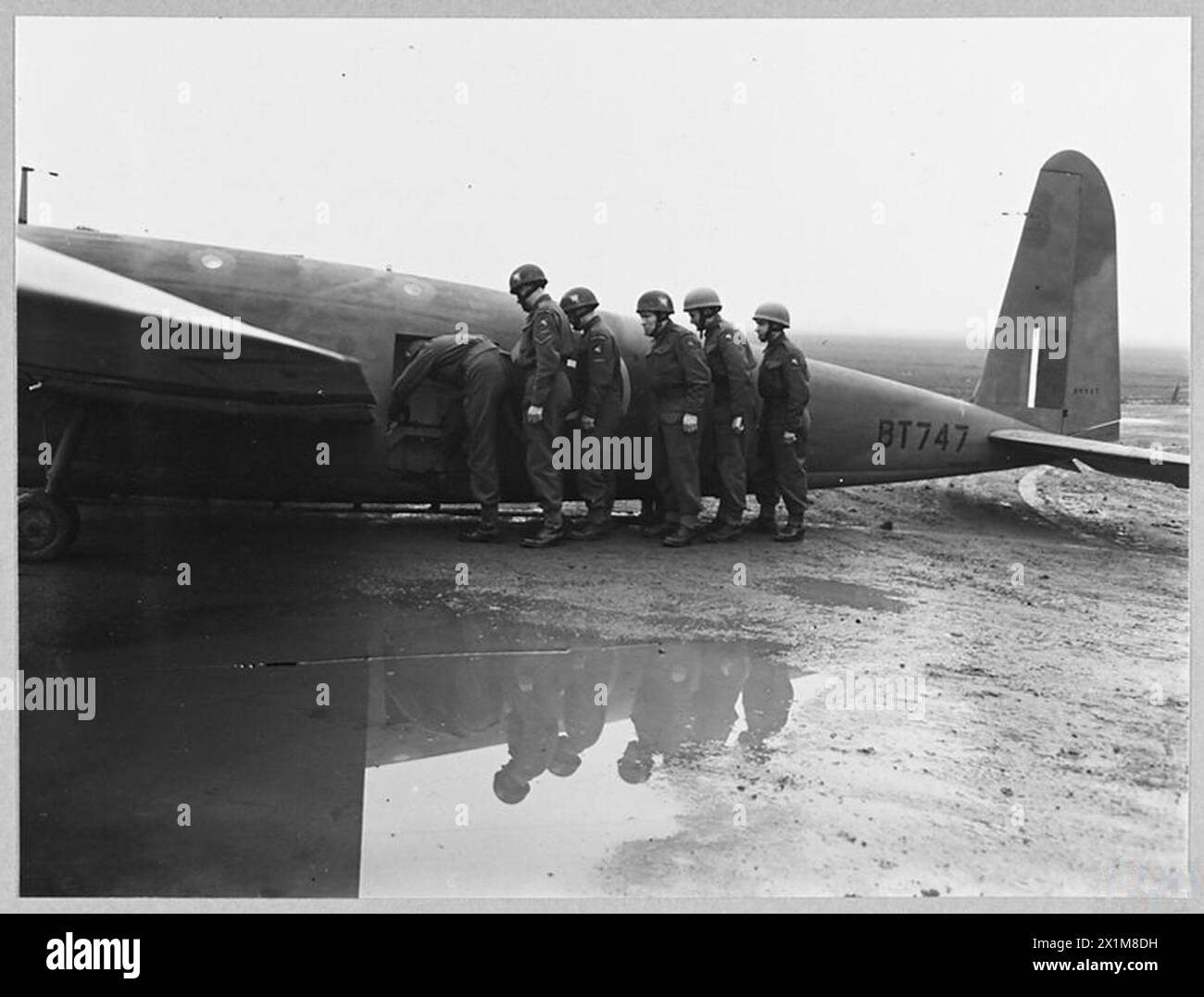 R A F Train Army Glider Pilots Airborne Troops Ready To Make