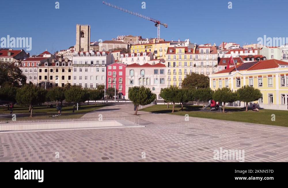 Drone Starting To Rise Over The Facade Of The Casa Dos Bicos Jos