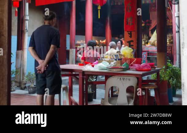 Chinese People Pray At Tua Pek Kong Chinese Temple Pek Kong Cheng Stock