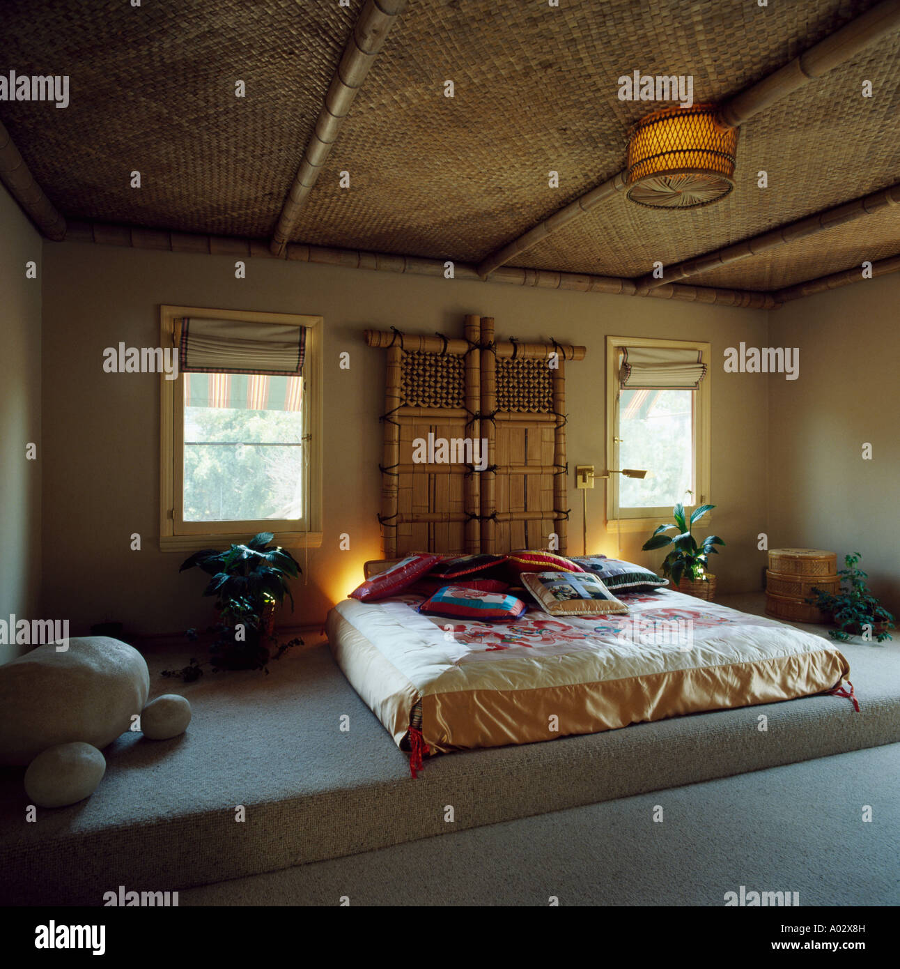 bamboo screen stock photos & bamboo screen stock images - alamy bamboo screen stock photos & bamboo screen stock images - alamy