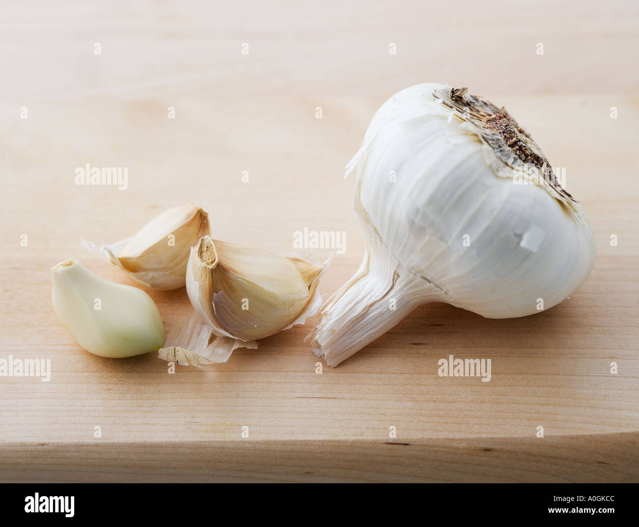 closeup-of-garlic-head-and-cloves-A0GKCC