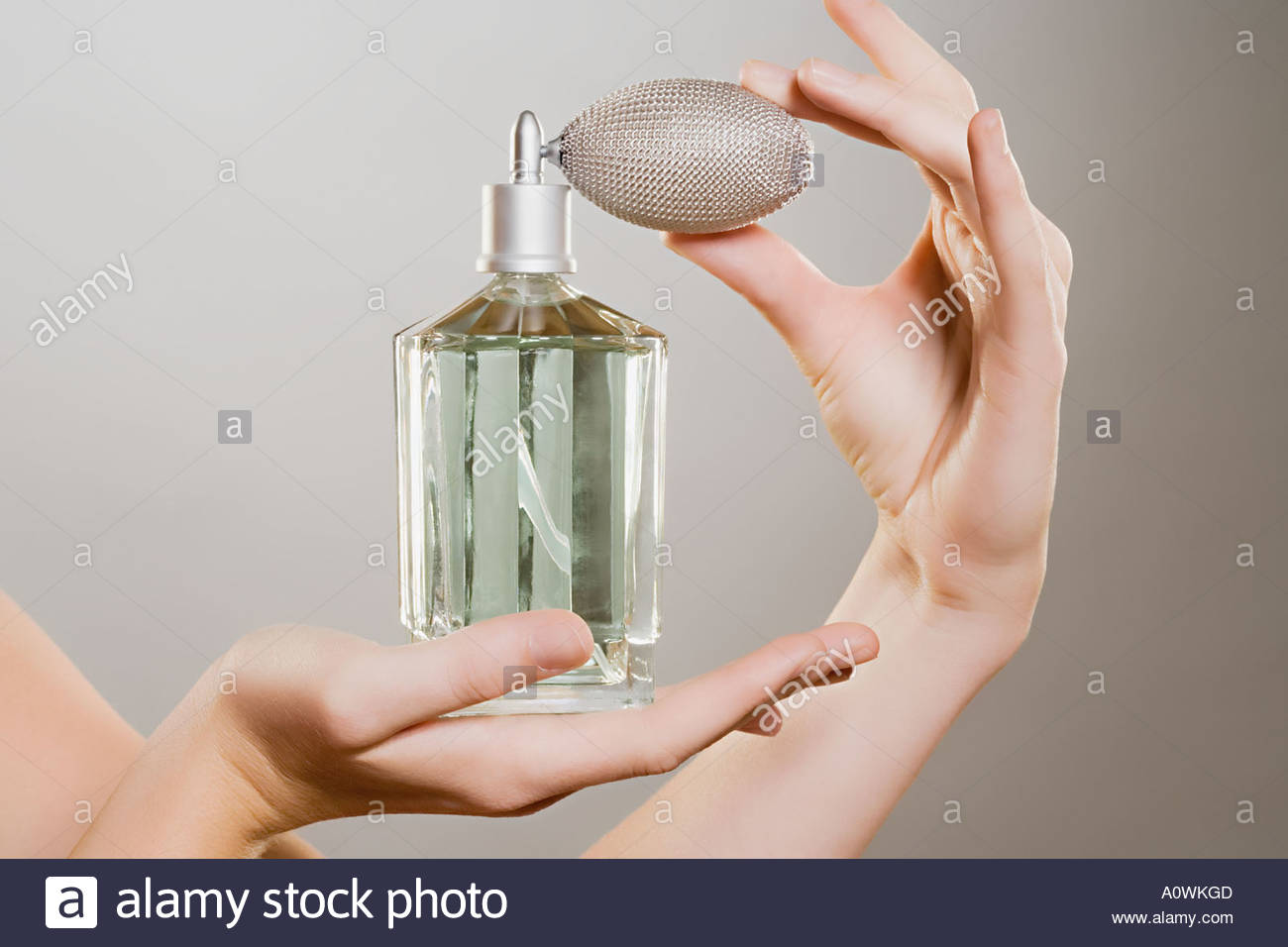 woman-holding-a-perfume-bottle-A0WKGD.jp