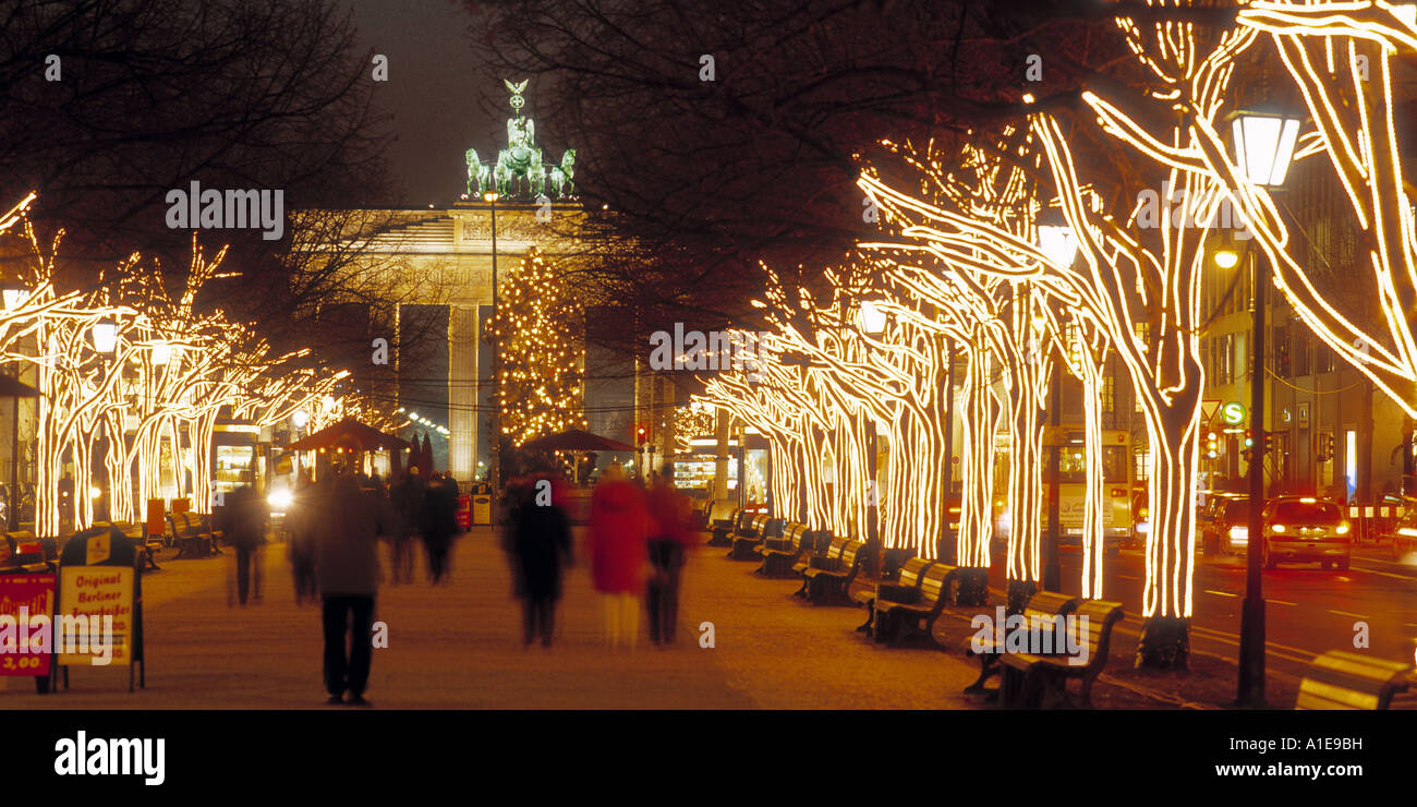 the Brandenburg Gate in Berlin during christmas time, Unter den Stock