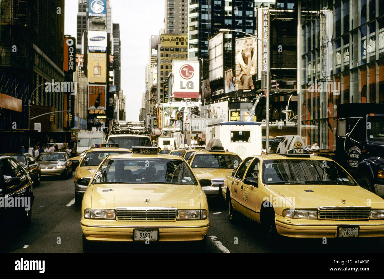 new-york-city-usa-yellow-taxi-cabs-fill-