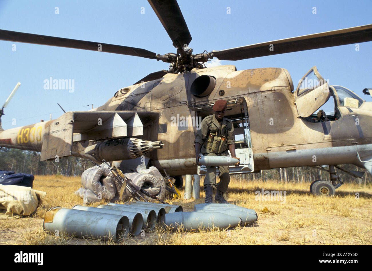 http://c8.alamy.com/comp/A1XY5D/angola-civil-war-aug-1993-soviet-made-helicopter-loaded-with-government-A1XY5D.jpg