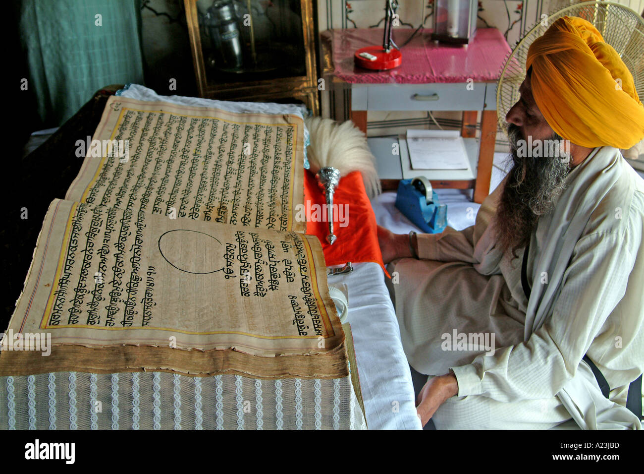 sri guru granth sahib scriptures of Dasam granth (ਦਸਮ ਗ੍ਰੰਥ) is a scripture containing much of the texts attributed to tenth sikh guru, guru gobind singh dasam granth is separate granth and should not be confused with sri guru granth sahib. sri guru granth sahib scriptures of Dasam granth (ਦਸਮ ਗ੍ਰੰਥ) is a scripture containing much of the texts attributed to tenth sikh guru, guru gobind singh dasam granth is separate granth and should not be confused with sri guru granth sahib.