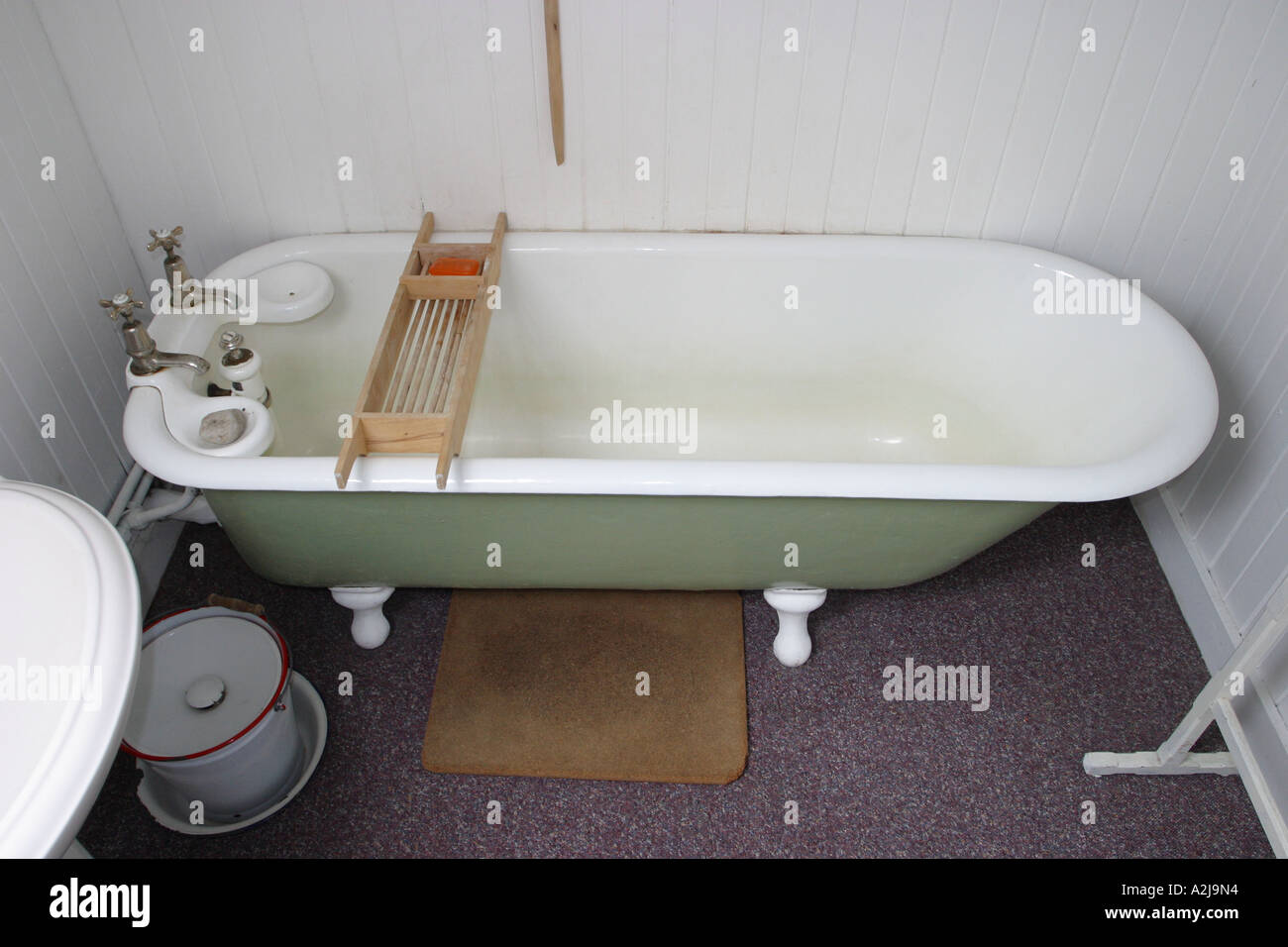 Madeira Freestanding Cast Iron Bath. Heritage Madeira Freestanding ... Madeira Freestanding Cast Iron Bath. Heritage Madeira Freestanding ...