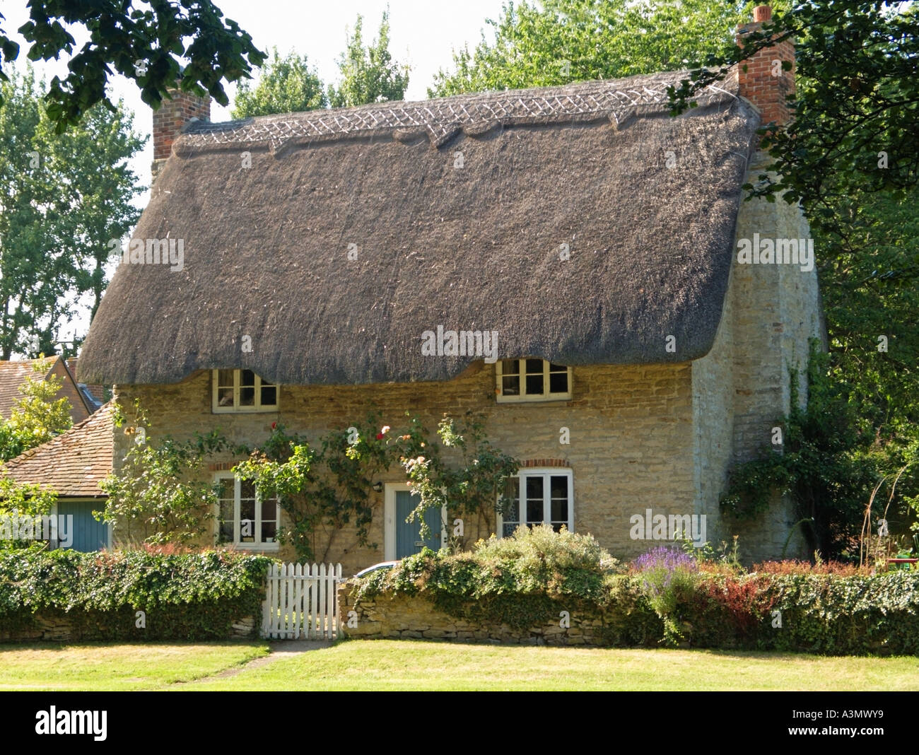 Traditional Thatched Cottage Little Haseley Oxfordshire England Great