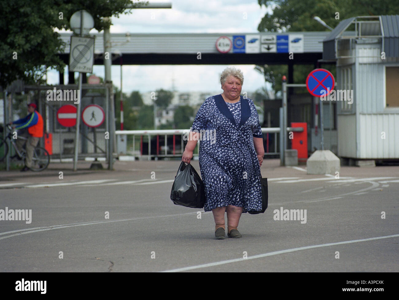 The EstonianRussian border crossing in Narva Stock Photo, Royalty Free Image 10836090 Alamy