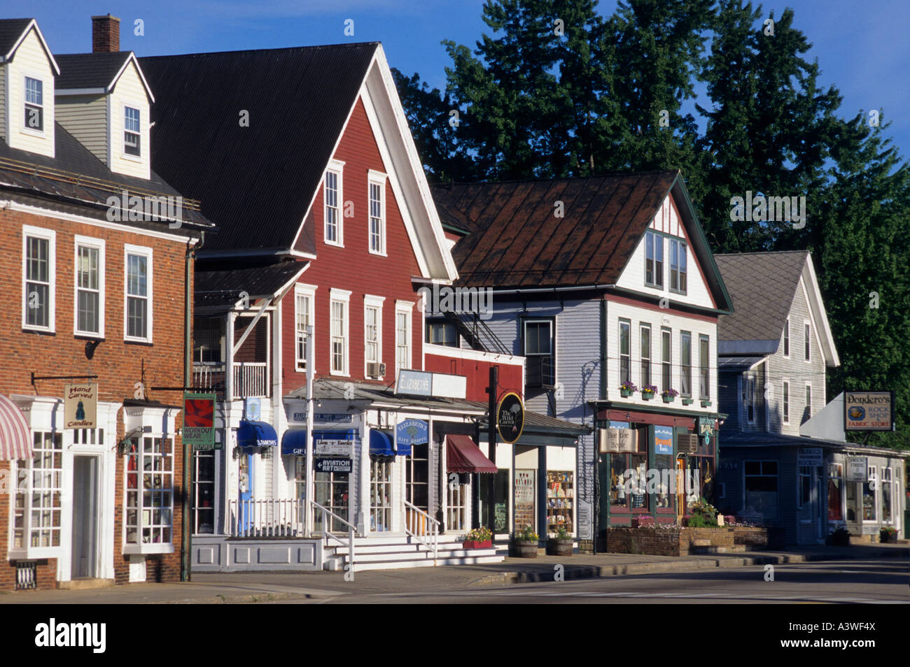 North Conway Village: SHOPPING North Conway shopping is some of the best in New England. Tax-free shopping and over 70 national name brand outlets, retail stores and restaurants make the area a shopper’s truexfilepv.cfon: White Mountain Highway, North Conway, , NH.