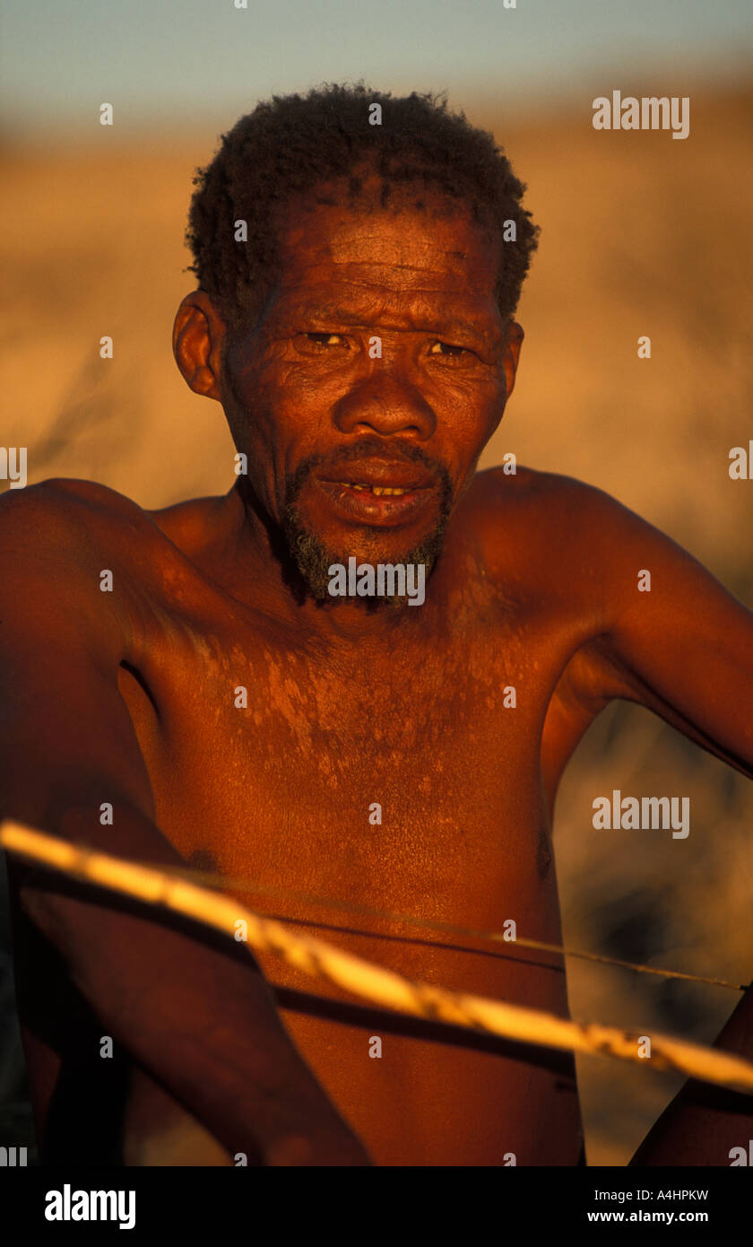 Bushman <b>San man</b> Kalahari Northern Cape South Africa - bushman-san-man-kalahari-northern-cape-south-africa-A4HPKW