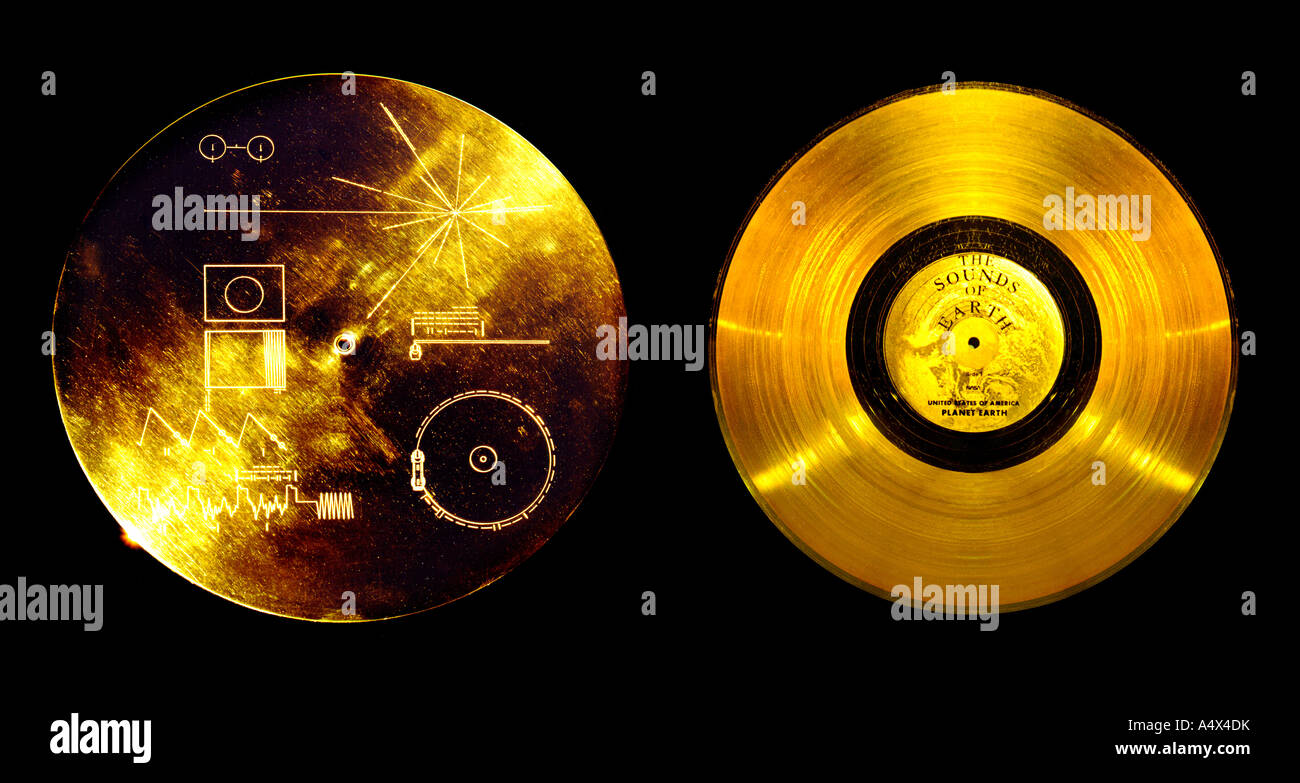 cover-and-disk-of-the-sounds-of-earth-carried-aboard-voyager-1-and-A4X4DK.jpg