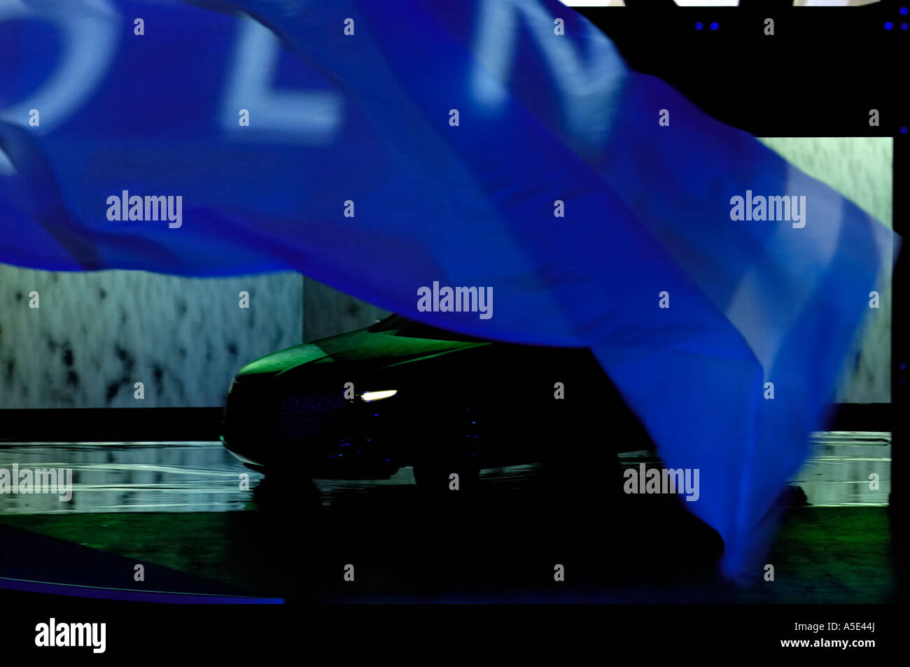http://c8.alamy.com/comp/A5E44J/unveiling-of-the-lincoln-mkr-concept-car-at-the-2007-north-american-A5E44J.jpg